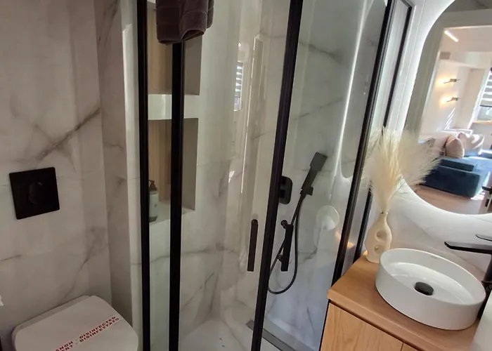 Alivio Lux Residences Apartment