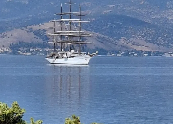 Alivio Lux Residences Apartment